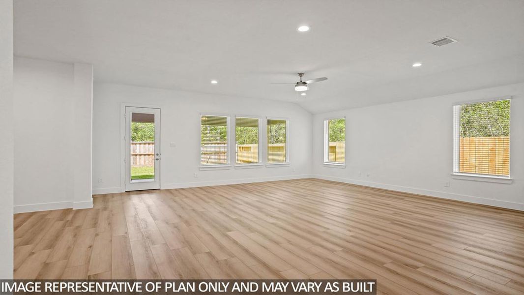 Spacious, unfurnished interior of a new home in Silverthorne, Conroe (Image 15). Spacious, unfurnished interior of a new home in Silverthorne, Conroe (Image 15).
