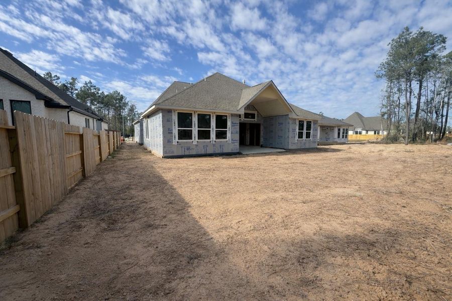 Exterior details and patio area of a home in Evergreen, Conroe (Image 3).
