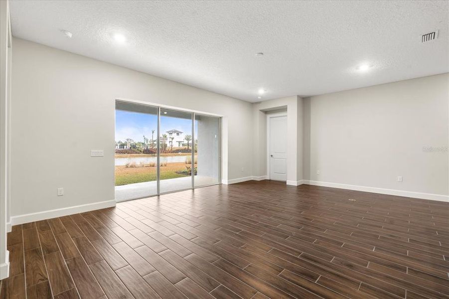 Spacious, unfurnished interior of a new home in , Kissimmee (Image 21).