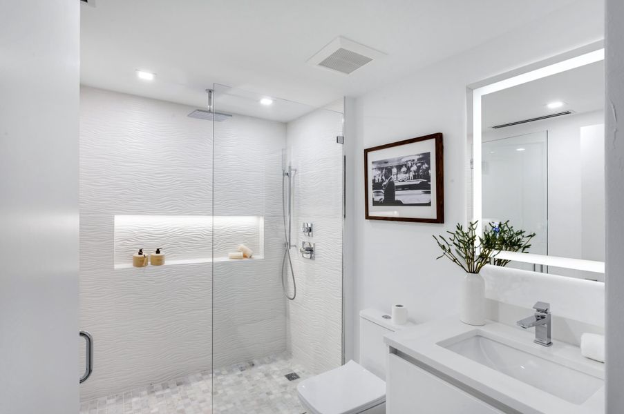 mls_BATHROOM_3_EB