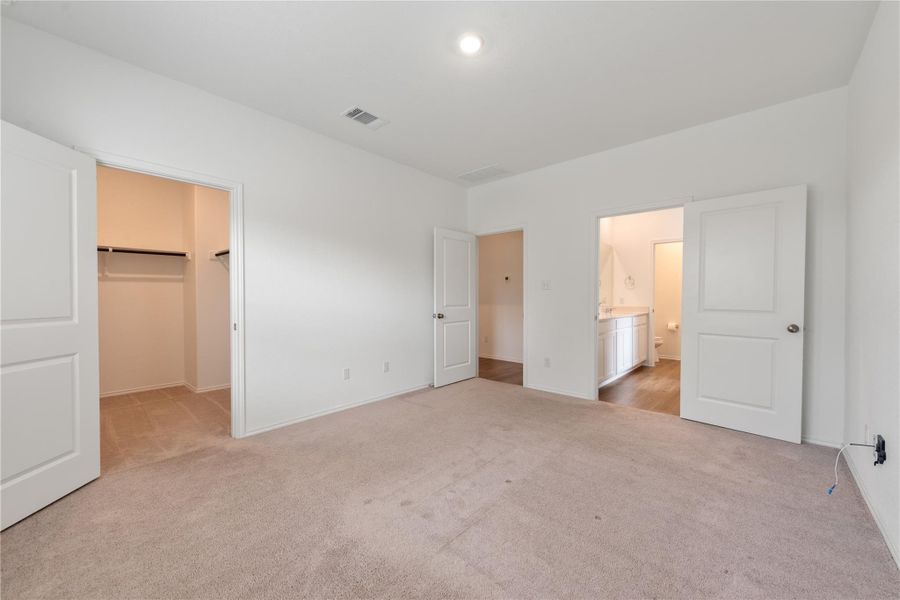 Spacious, unfurnished interior of a new home in Plum Creek North, Kyle (Image 24). Spacious, unfurnished interior of a new home in Plum Creek North, Kyle (Image 24).