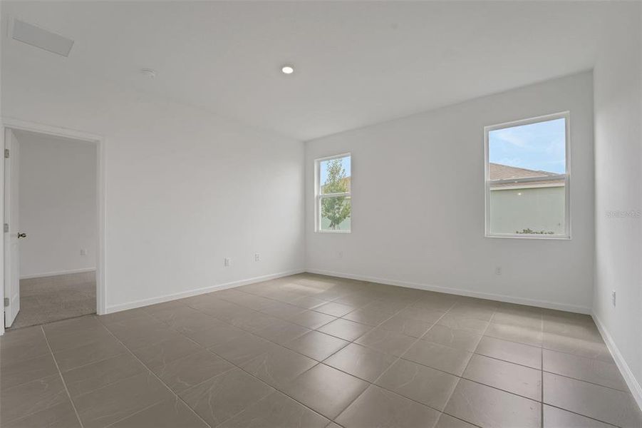 Spacious, unfurnished interior of a new home in Annabelle Estates, Winter Haven (Image 17).