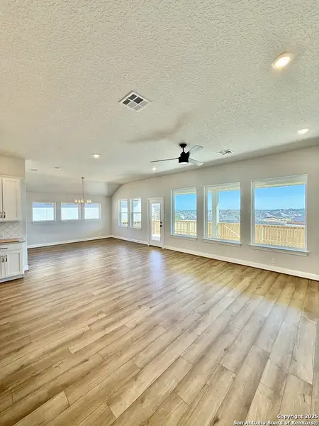 Spacious, unfurnished interior of a new home in Meyer Ranch – Legacy Series, New Braunfels (Image 8).