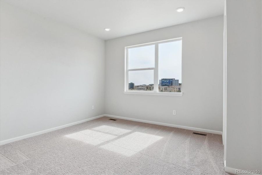 Spacious, unfurnished interior of a new home in Townhome Collection at Grand Vue at Interlocken, Broomfield (Image 10).