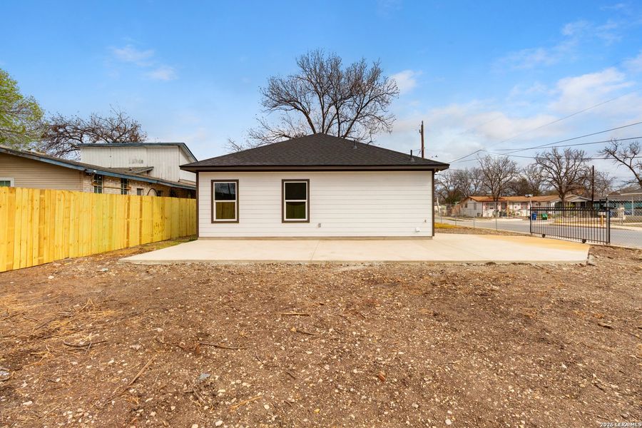 Exterior details and patio area of a home in , San Antonio (Image 17).