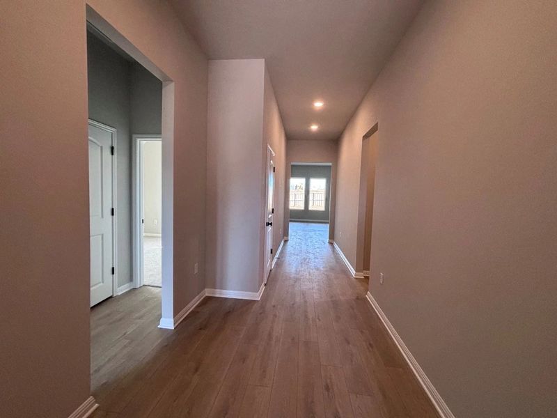 Spacious, unfurnished interior of a new home in The Colony, Bastrop (Image 11).