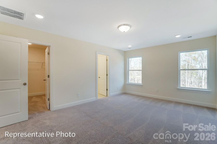 Spacious, unfurnished interior of a new home in Harrisburg Village, Harrisburg (Image 18).
