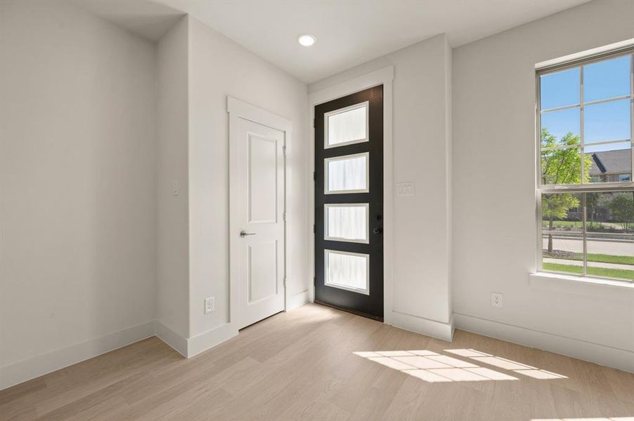 Welcome into this light and bright new lock & leave home!