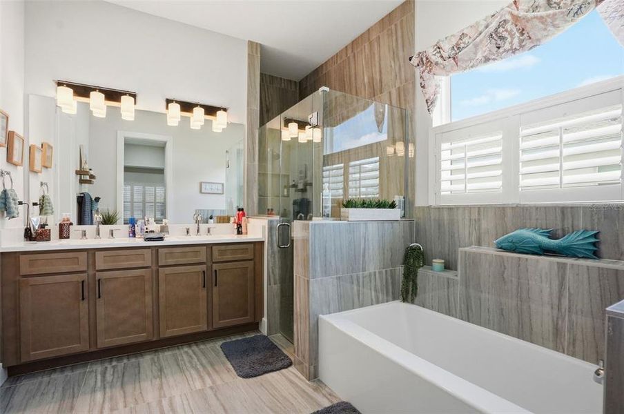 Furnished interior view inside a new home in , Weeki Wachee (Image 46).