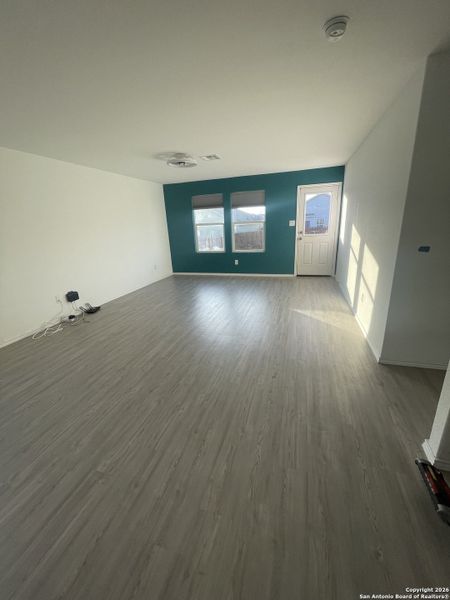 Spacious, unfurnished interior of a new home in , Bulverde (Image 10).