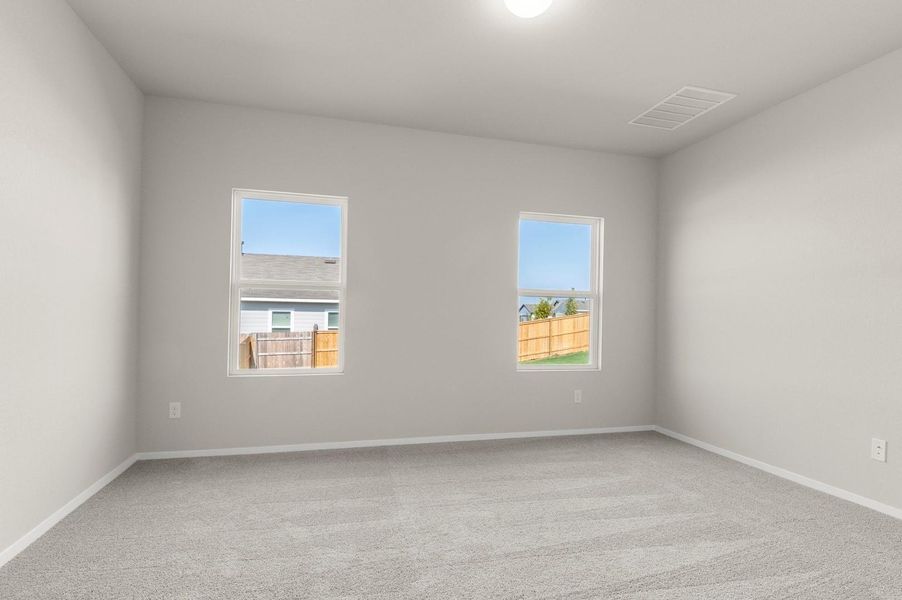 Spacious, unfurnished interior of a new home in Cloverleaf, Austin (Image 16).