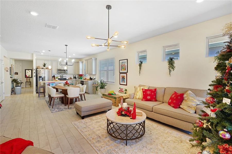 Furnished interior view inside a new home in , Kissimmee (Image 10).
