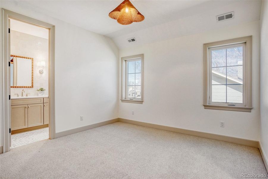 Spacious, unfurnished interior of a new home in , Denver (Image 19).