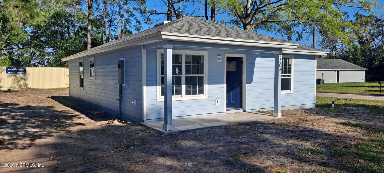 Exterior details and patio area of a home in , Jacksonville (Image 3).