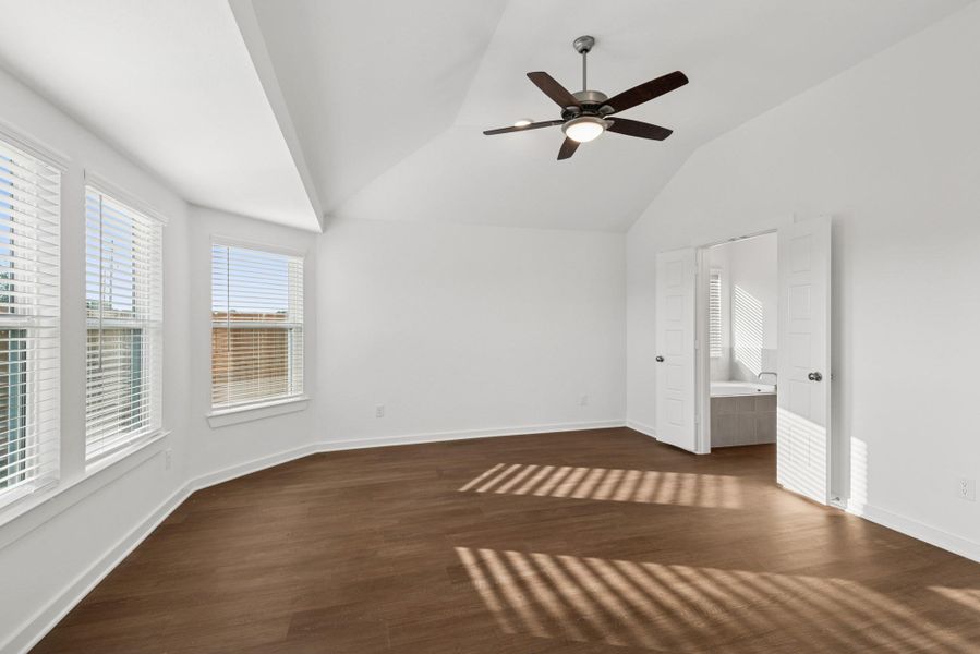 Spacious, unfurnished interior of a new home in Summerview, Fulshear (Image 14).