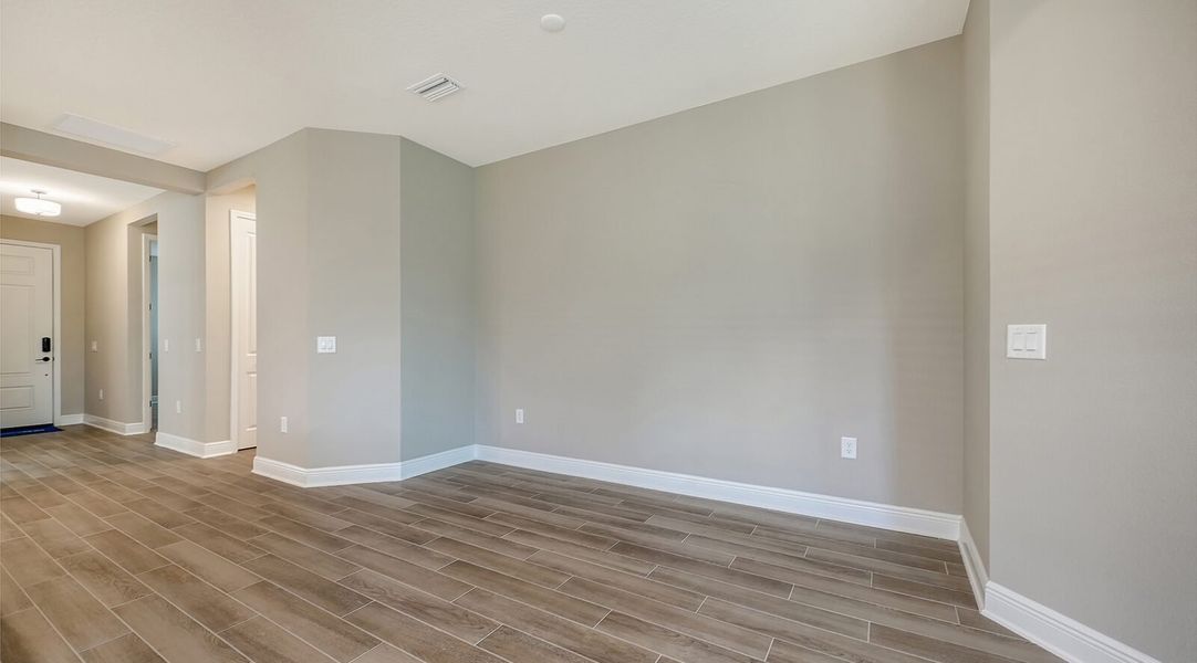 Spacious, unfurnished interior of a new home in Grand Palm, Venice (Image 18).