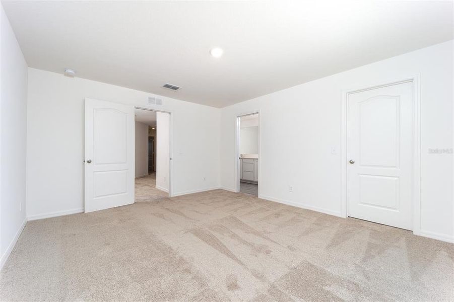 Spacious, unfurnished interior of a new home in Sol Vista, Dundee (Image 13).