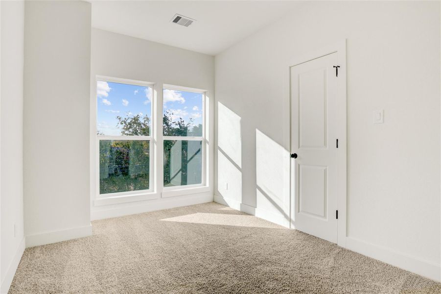 Spacious, unfurnished interior of a new home in , Houston (Image 23).