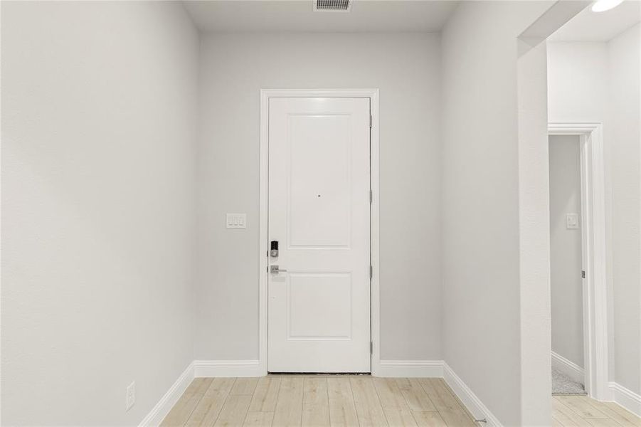 Spacious, unfurnished interior of a new home in Creekside, Royse City (Image 26).