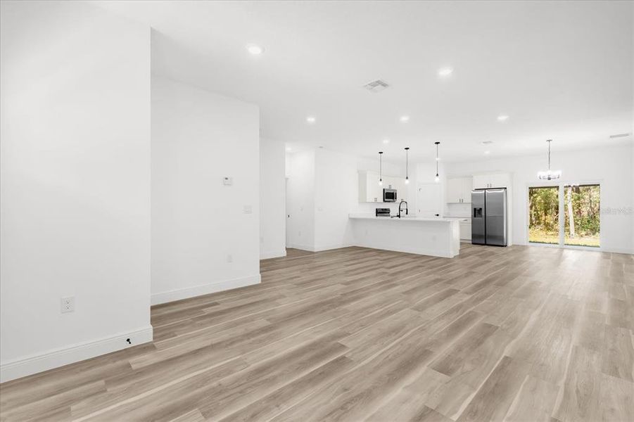 Spacious, unfurnished interior of a new home in , Citrus Springs (Image 13).