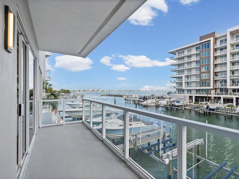 Condo located in Clearwater, FL showcasing its design and architecture (Image 30).