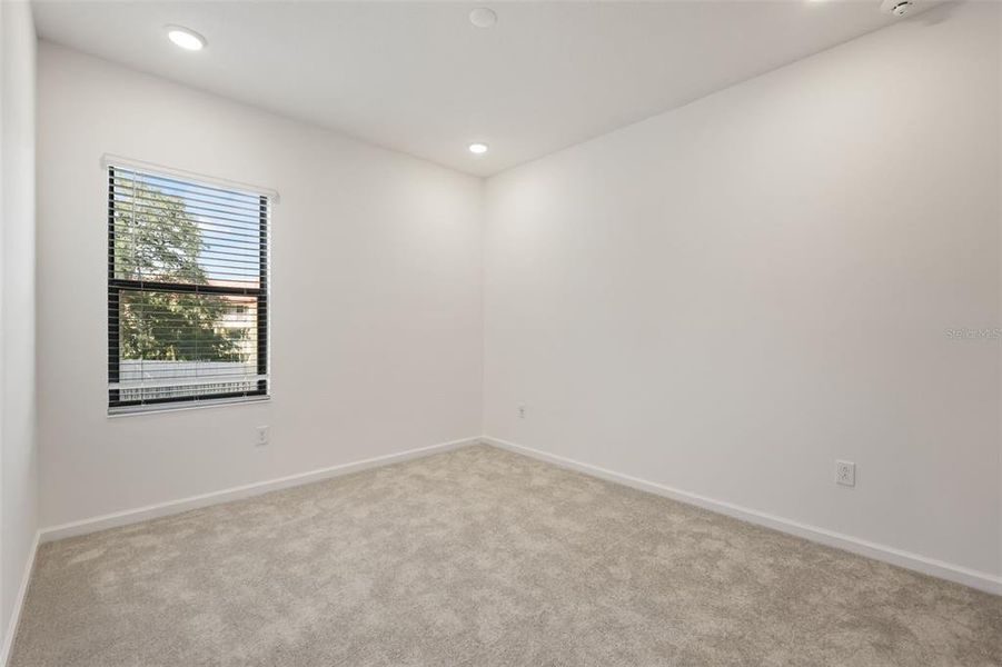 Spacious, unfurnished interior of a new home in , Orlando (Image 23).