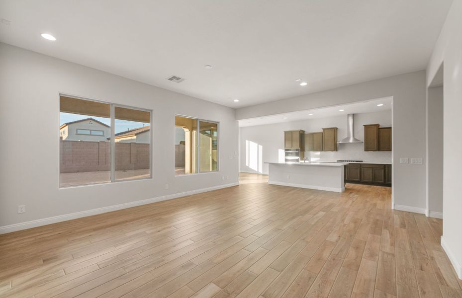 Spacious, unfurnished interior of a new home in Artisan at Asante, Surprise (Image 28).