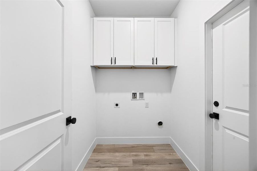 Spacious, unfurnished interior of a new home in , North Port (Image 30).