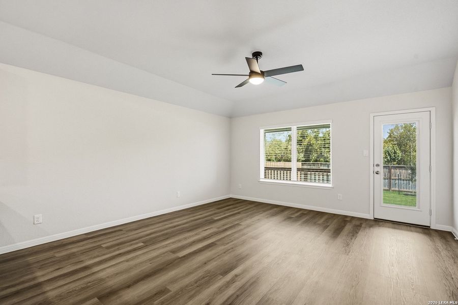 Spacious, unfurnished interior of a new home in Cinco Lakes, San Antonio (Image 22). Spacious, unfurnished interior of a new home in Cinco Lakes, San Antonio (Image 22).