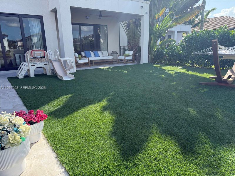 Exterior details and patio area of a home in , Miramar (Image 18).