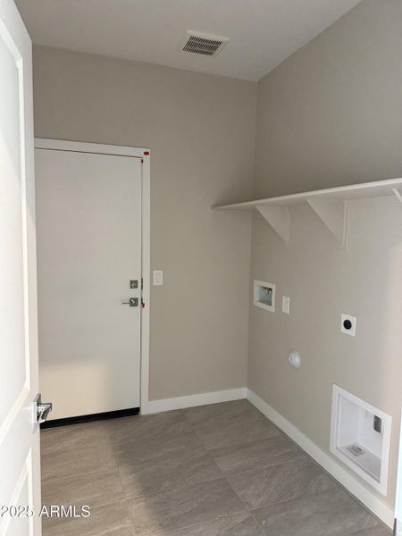 BR45 Lot 211 Laundry BR45 Lot 211 Laundry