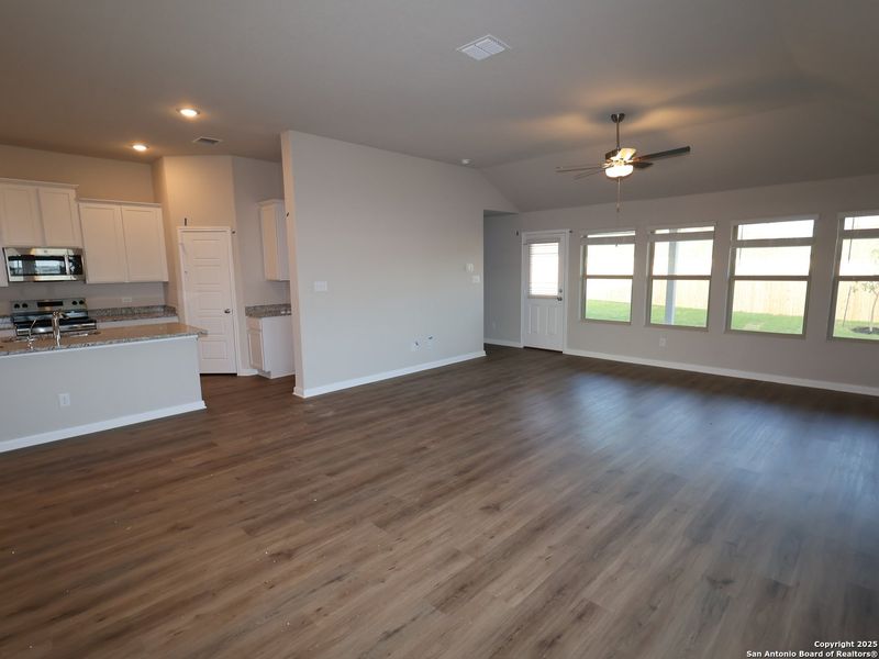 Spacious, unfurnished interior of a new home in Greenspoint Heights, Seguin (Image 18).
