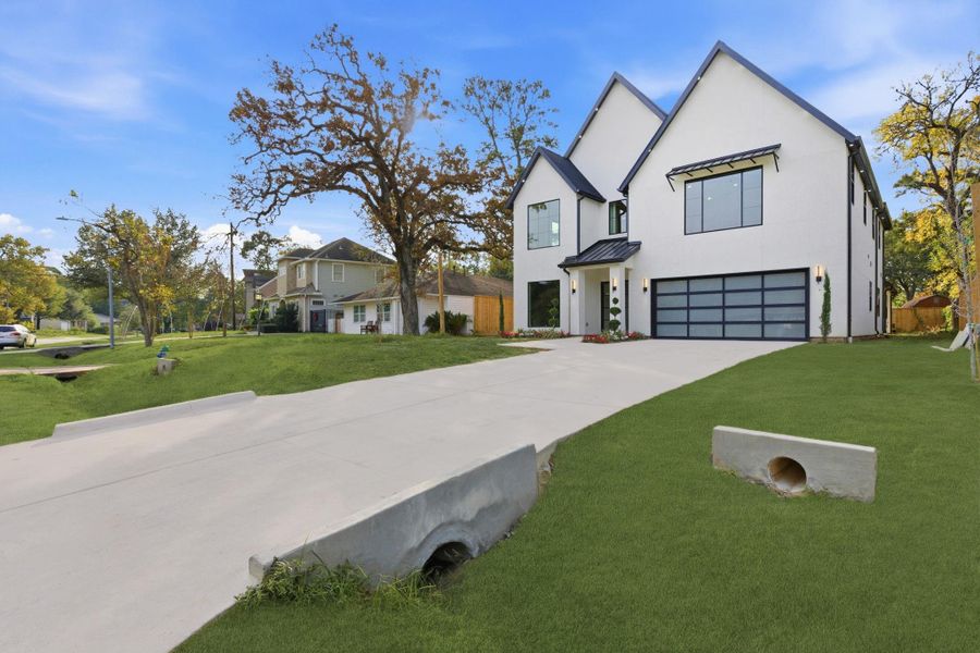 Front exterior of a new home in , Houston, TX, highlighting curb appeal (Image 24).