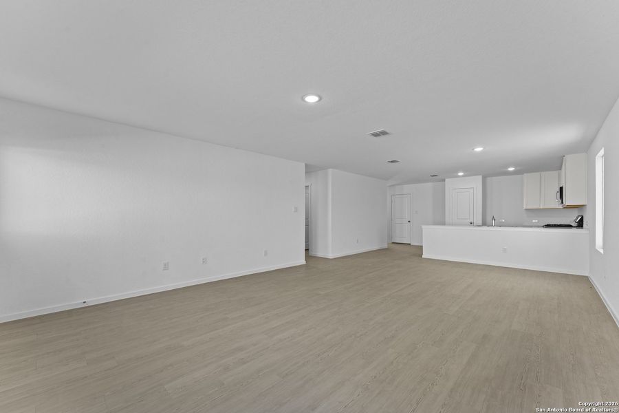 Spacious, unfurnished interior of a new home in Friendship Oaks, Fredericksburg (Image 8).