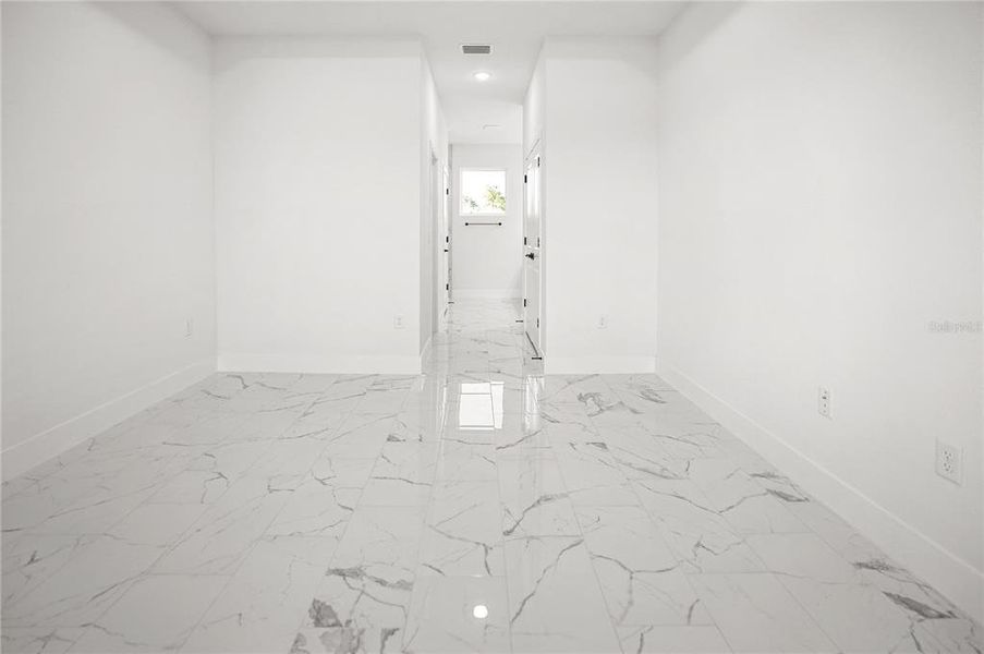 Spacious, unfurnished interior of a new home in , Ocala (Image 14).