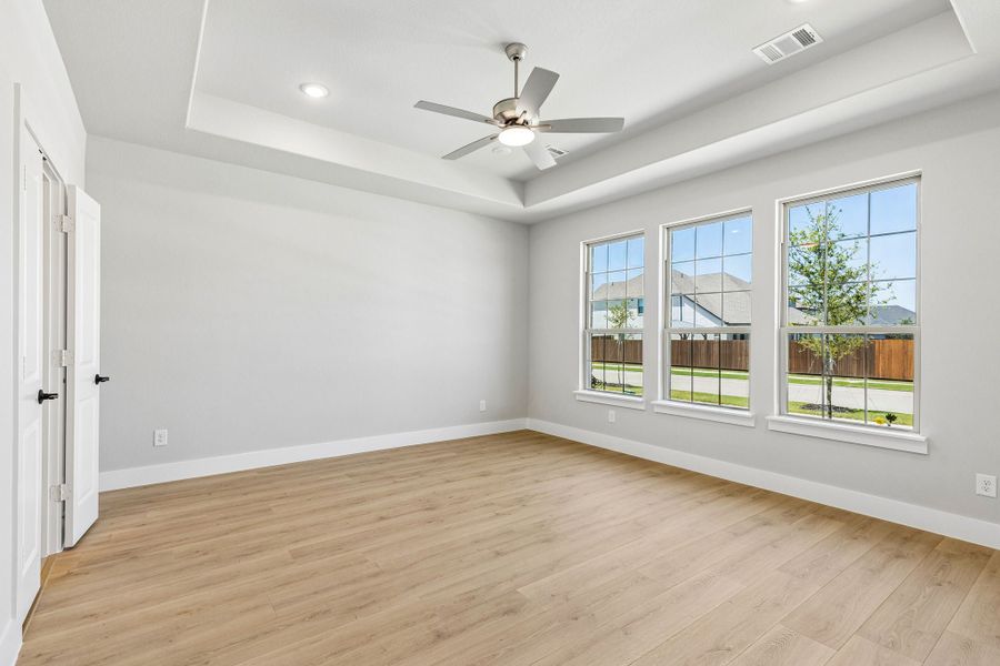 Spacious, unfurnished interior of a new home in Dove Hollow, Waxahachie (Image 24). Spacious, unfurnished interior of a new home in Dove Hollow, Waxahachie (Image 24).