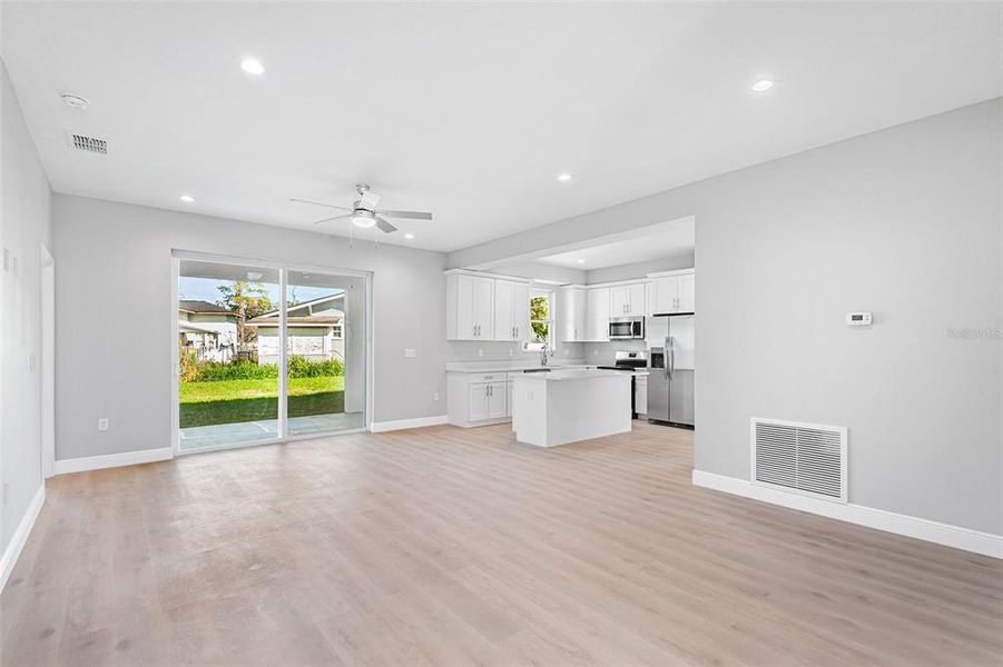 Spacious, unfurnished interior of a new home in , Winter Haven (Image 12).