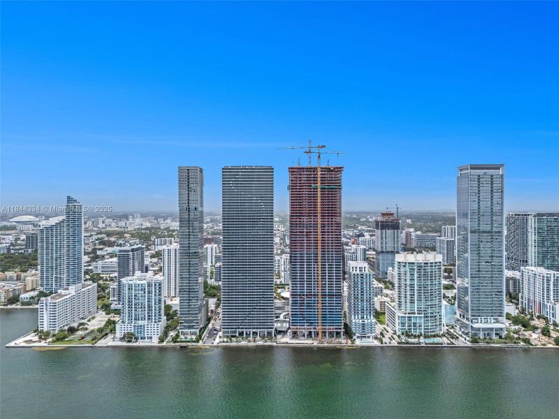 Condo located in Miami, FL showcasing its design and architecture (Image 4).