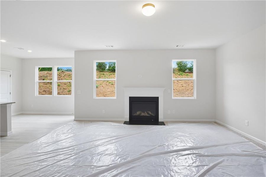 Spacious, unfurnished interior of a new home in Creekside Landing, Dallas (Image 30).