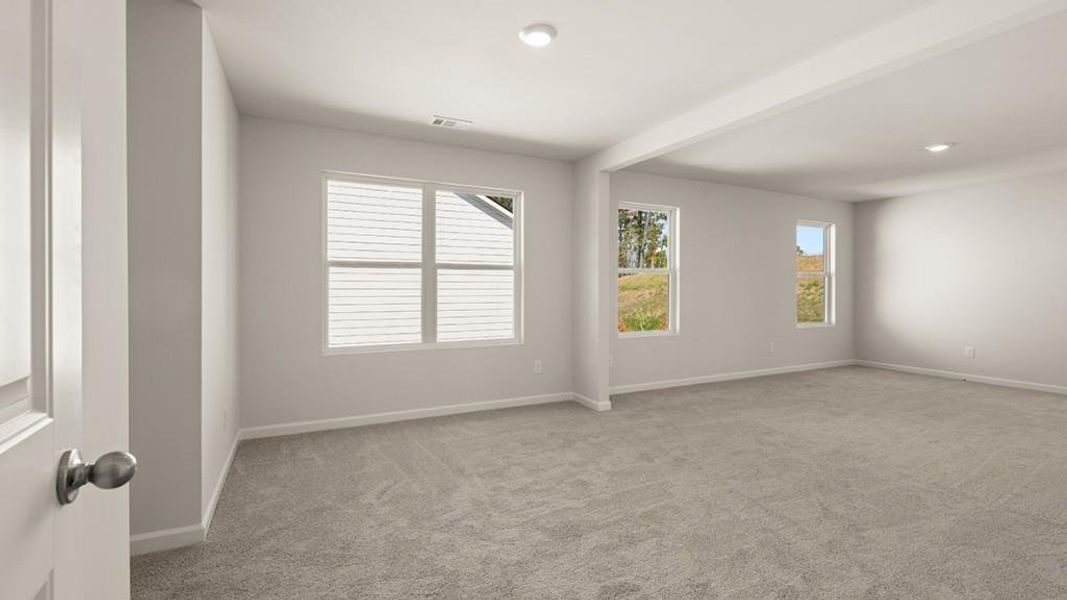 Spacious, unfurnished interior of a new home in , Union City (Image 26).