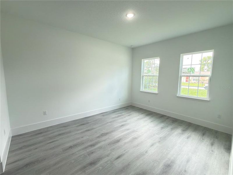 Spacious, unfurnished interior of a new home in , Ocala (Image 29).