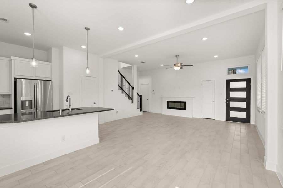 Spacious, unfurnished interior of a new home in Meridiana, Manvel (Image 19).