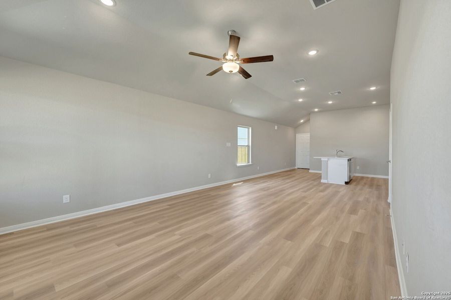 Spacious, unfurnished interior of a new home in Park Place, New Braunfels (Image 14).