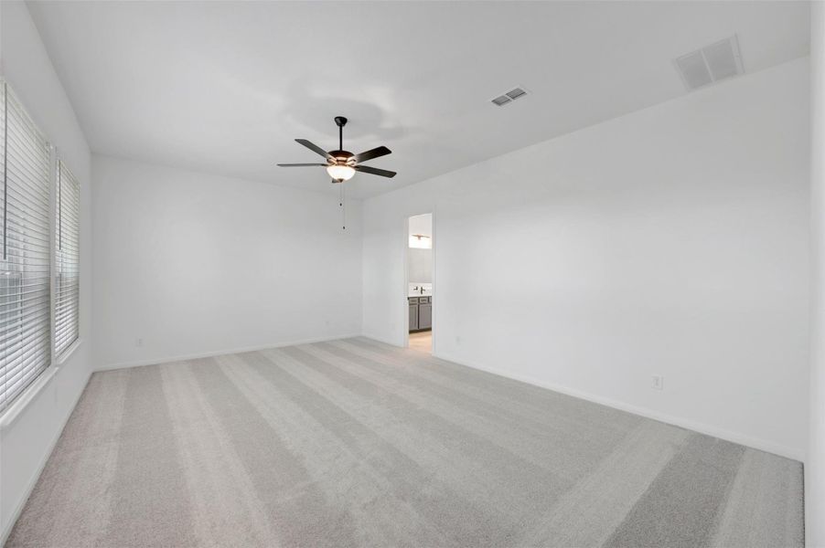 Spacious, unfurnished interior of a new home in Oakwood Estates, Waller (Image 40).