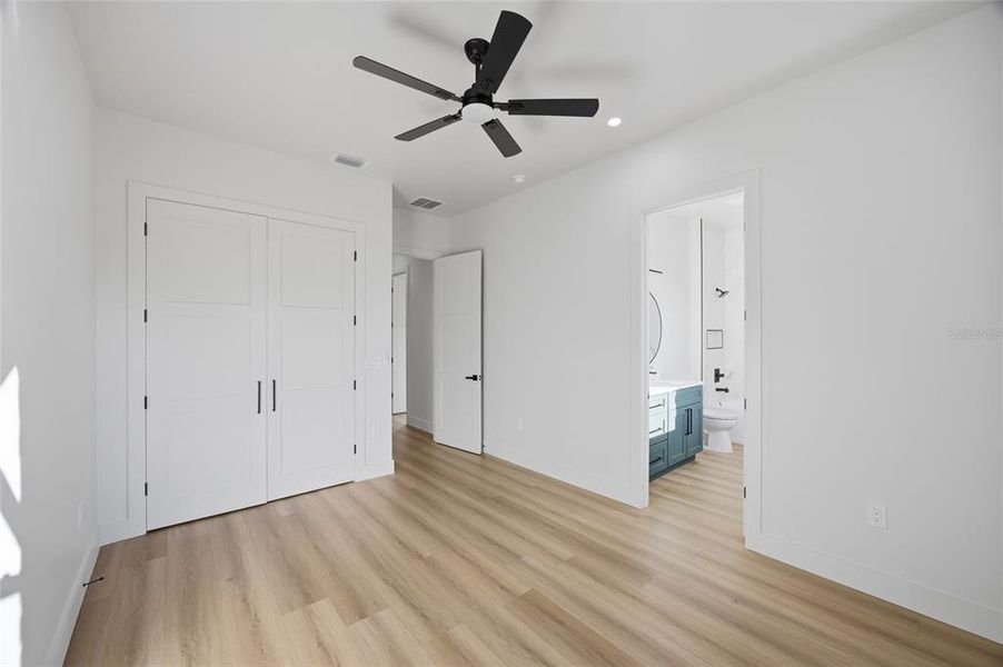 Spacious, unfurnished interior of a new home in , Plant City (Image 58).