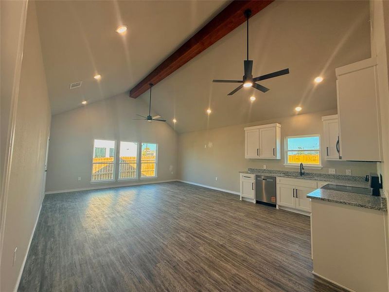 Spacious, unfurnished interior of a new home in , Mabank (Image 12).