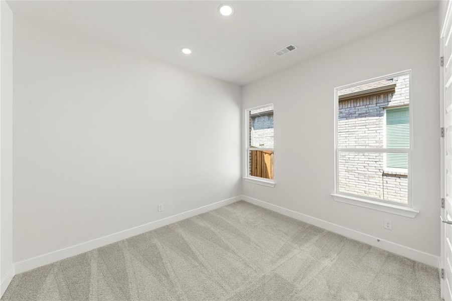 Spacious, unfurnished interior of a new home in The Highlands, Rockwall (Image 21).