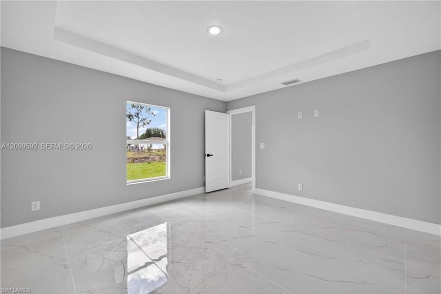 Spacious, unfurnished interior of a new home in , Lehigh Acres (Image 17).