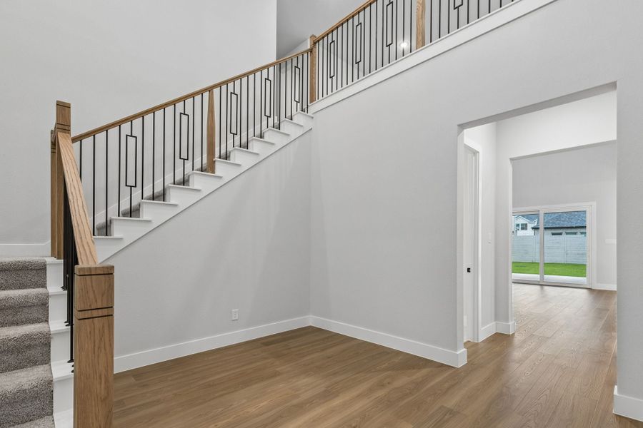 Spacious, unfurnished interior of a new home in Painted Tree Lakeside, McKinney (Image 20).
