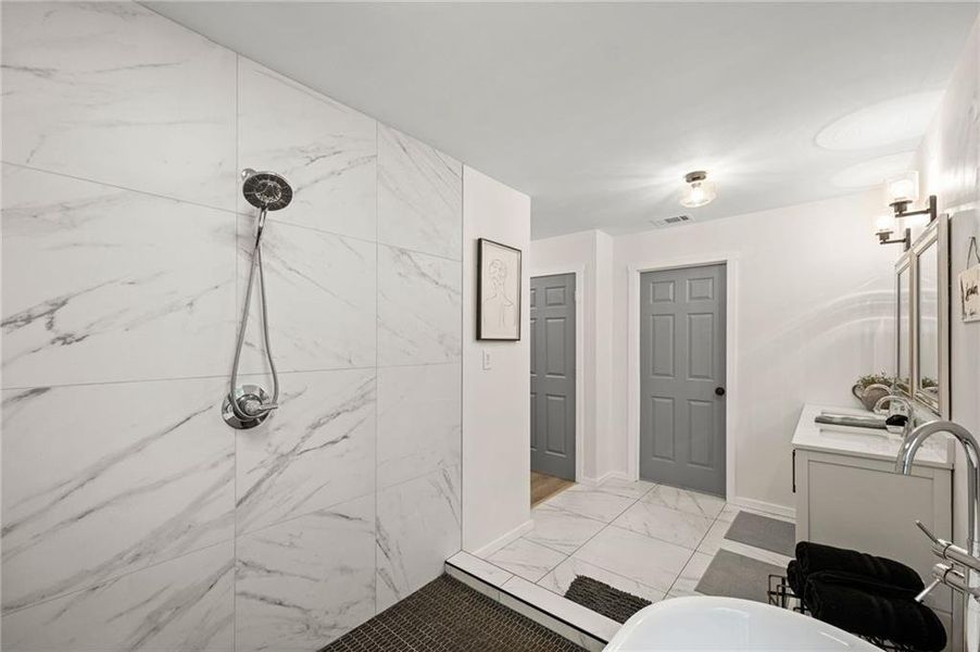 Furnished interior view inside a new home in , Dahlonega (Image 16).